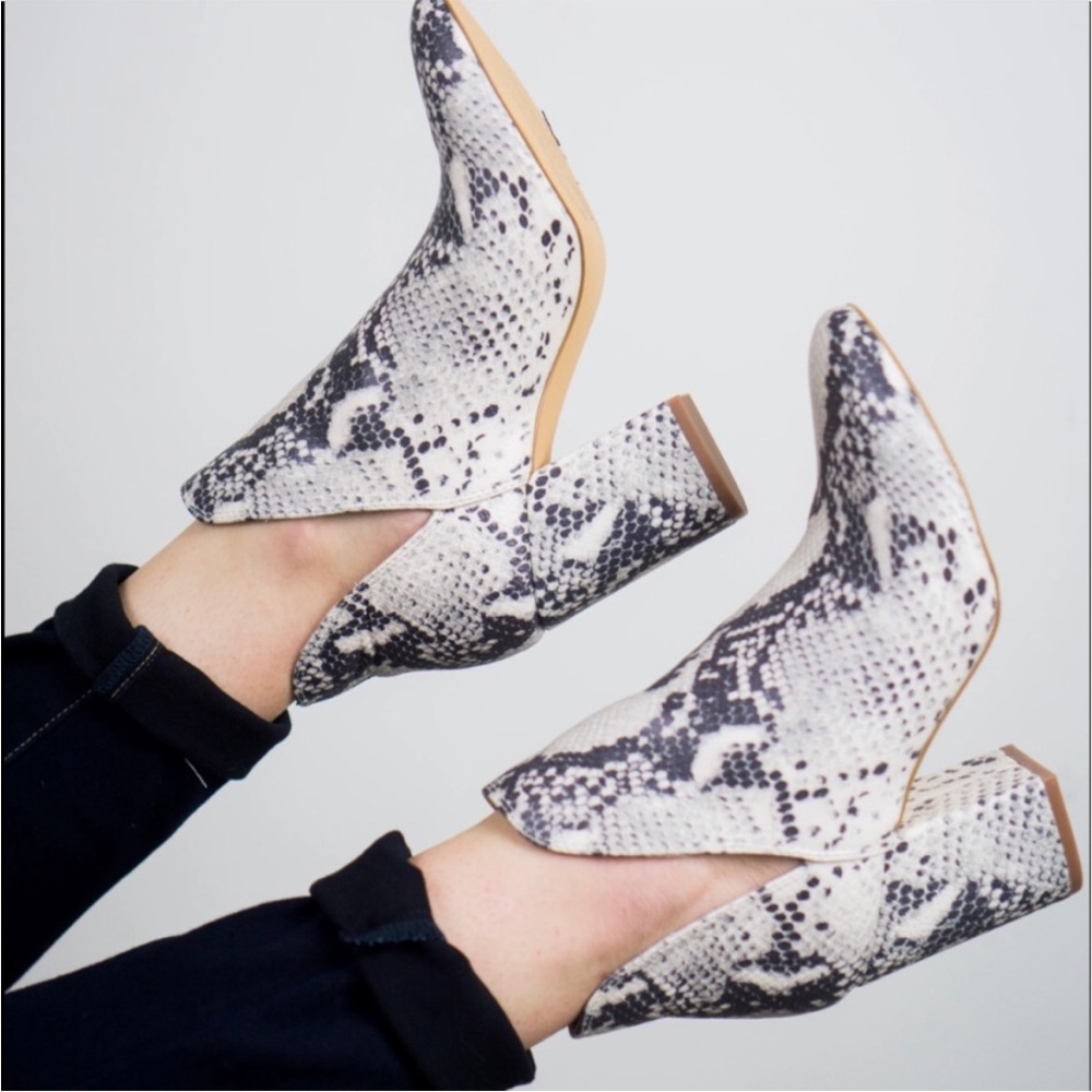 Steve Madden Rookie Snakeskin Pointed Toe Bootie Size 8 - Picture 3 of 13